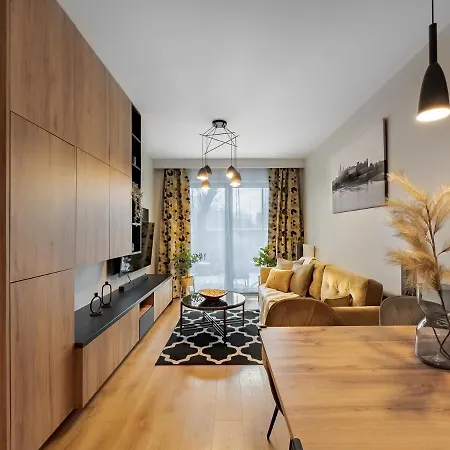 Z Duzym Tarasem W Centrum Krakowa * كراكوفيا